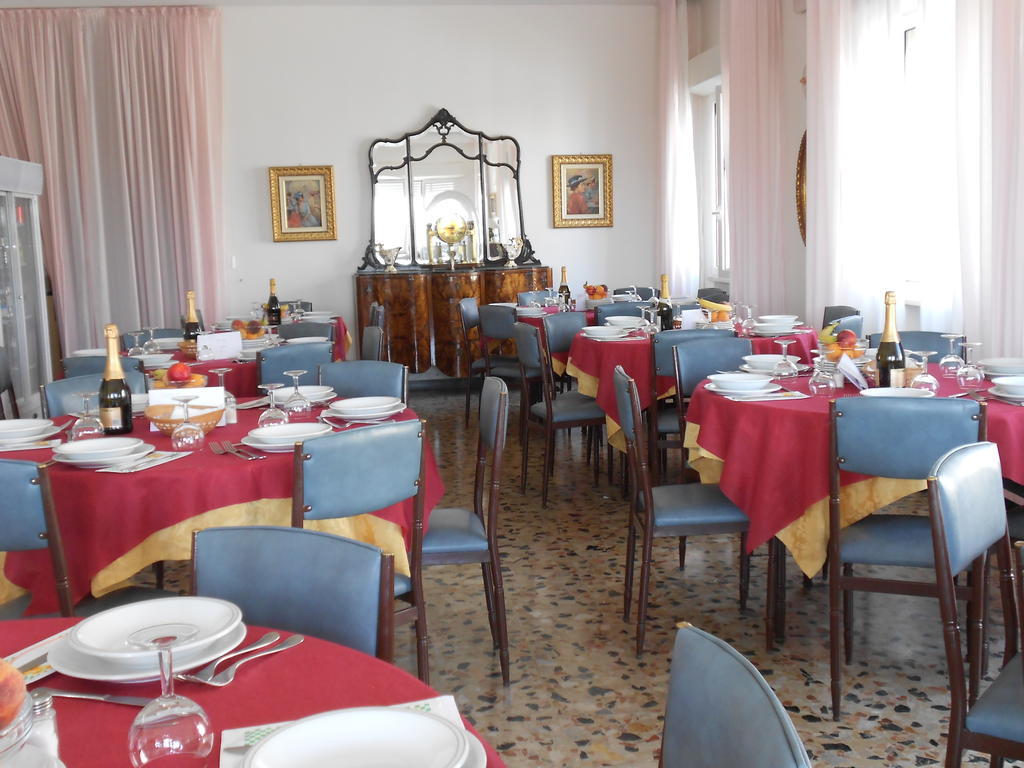 Hotel Laguna Blu Rimini Eksteriør billede